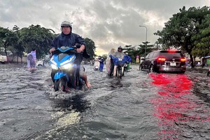 因受潮汛结合巨浪的影响，在南部沿海各省、市的低洼地、沿海与护堤外围一带可能受淹及增加海水入侵河流危机。（图：PV）