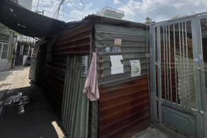 以铁墙建造的房间像“火炉”似的。