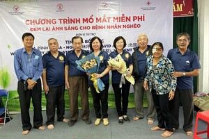 培德精舍、仁和分会代表和病人代表合照留念。