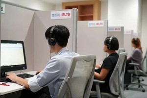 考生参加雅思考试。（图：B.X）