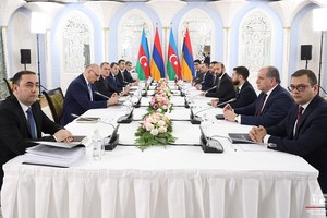 两国外交部代表团会晤现场。（图：互联网）