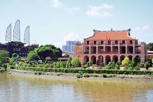 芽龙码头胡志明博物馆本市分馆。