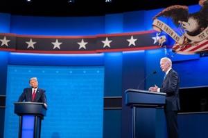 特朗普(左)曾与拜登(右)辩论。（图：互联网）
