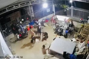 事发现场。（图：监控视频截图）