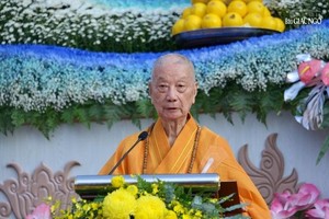 释智广长老、和尚在佛历2568年佛诞大典致词。（图：觉悟报）