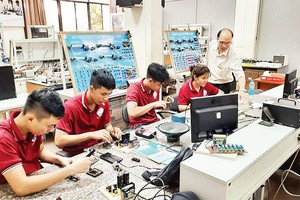 在先进技术领域需要手艺熟练的劳动力。（示意图：互联网）