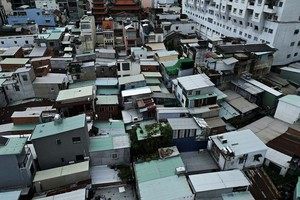 在马谅区各条巷道，房屋相互紧挨，潜伏消防安全隐患。