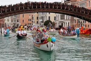 意大利著名水上城市的威尼斯吸引世界各地游客前来观光游览。（图：路透社）