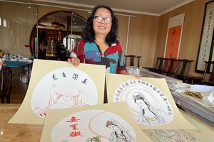 陈嘉慧画家希望可以用自己画的小品佛画帮助弱势群体。