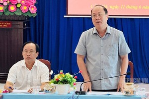 市委常务副书记阮胡海（右）会上致辞。（图：市党部新闻网）