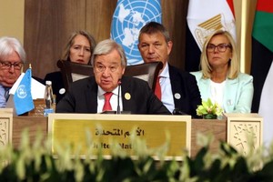 联合国秘书长古特雷斯在约旦发表讲话，呼吁对加沙进行紧急人道主义救援。（图：联合国）