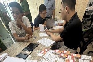 引诱学生开立银行账户