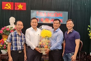 市华文教育辅助会祝贺本报