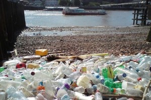  环境中很大一部分纳米和微米级微塑料（N/MP）存在于土壤中，了解土壤中N/MP的分布和迁移对于应对其威胁至关重要。（图：互联网）