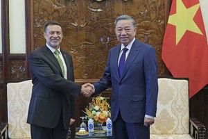 国家主席接见澳大利亚及印度大使