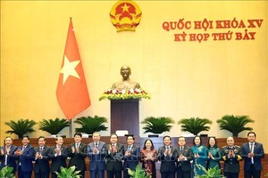 位党政领导出席闭幕会议。（图：越通社）