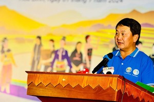 民族委员会主任侯阿令部长在会上致词。（图：英芳）