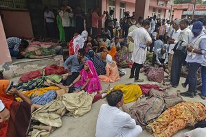 印度北方邦哈特勒斯地区一集会现场2日发生严重踩踏事故。（图：AP）