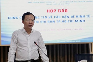 市人委会办公厅主任答覆富美兴问题