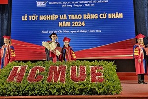 市师大中文系举行毕业典礼