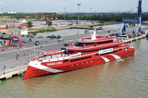 胡志明市往返崑崙岛高速客船可容纳1000多名乘客。（图：宇丰）