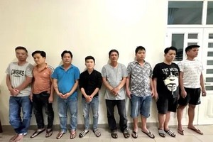 被抓获的赌球团伙。（图：VTV）