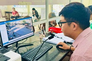 智能摄像头和扬声器模式有助职能力量及时监察、提醒肩挑小贩。