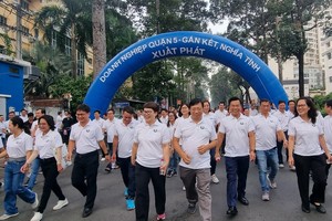 去年第五郡步行活动吸引上千人参加。