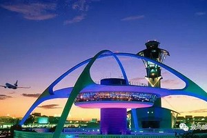 美国机场的Encounter餐厅外观就像是一艘外星飞船。