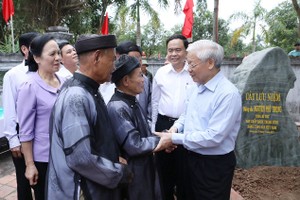 党中央总书记阮富仲参加在海防的民族大团结盛会。（图：曰钟）