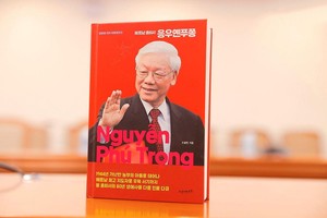 《阮富仲总书记》韩语版一书在韩国出版。（图：越通社）