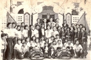 胜义醒狮团当年的队伍。