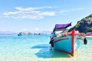 平兴与平波岛渔民以捕捞、经营海产维生。