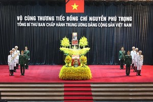 阮富仲总书记追悼会和安葬仪式庄严举行