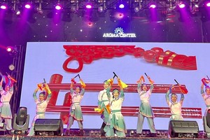 《吉祥筷子》舞蹈荣获最佳各国节目奖冠军。