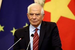 欧洲委员会副主席博雷利在新闻发布会上发言。（图：江辉）