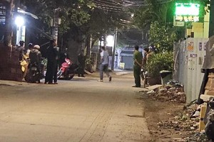 公安在勘察现场。（图：志石）