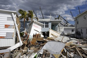 今年上半年，洪水、暴风雨和其他自然灾害给全球造成了1200亿美元的损失，导致4500人丧生。（示意图：互联网）