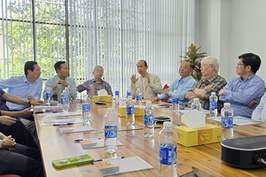 发挥群策群力精神