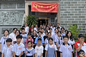 崇正兴宁福利会第十二届理监事与优秀子弟合照留念。