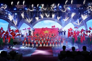 不朽英雄讴歌传递和平渴望通牒