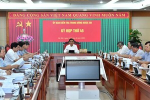 审议对党组织党员实施纪律处分