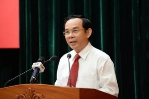 市委书记阮文年。