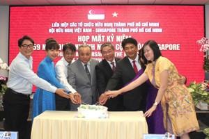 市越新友协庆祝新加坡国庆