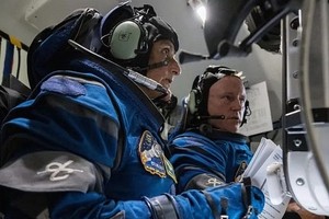 威廉斯（左）及维尔莫（右）。（图：NASA）