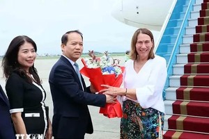 澳大利亚联邦议会参议长开始对越进行正式访问