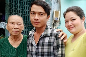 潘氏丽（左）和儿媳。