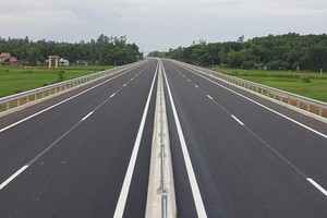 力争至明年底完成 3000 公里高速。（示意图：互联网）