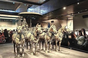 中国陕西省西安市秦始皇陵出土的青铜车马。（图：新华社）