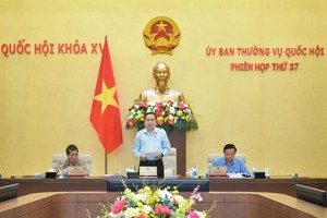 国会主席陈清敏主持会议并致开幕词。（图：国会）